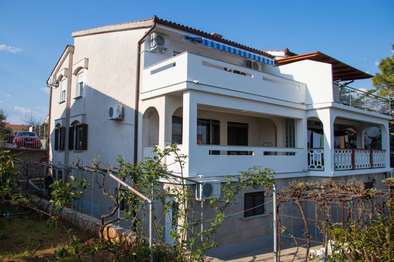 Apartman Mara Krk Town Exterior foto